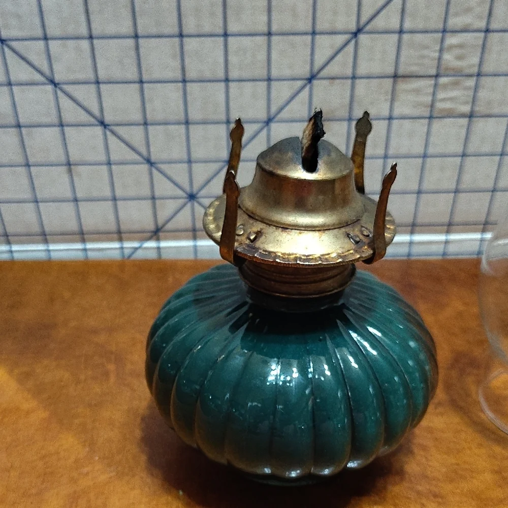 Emerald Green Ribbed Glass Oil Lantern with Clear Chimney